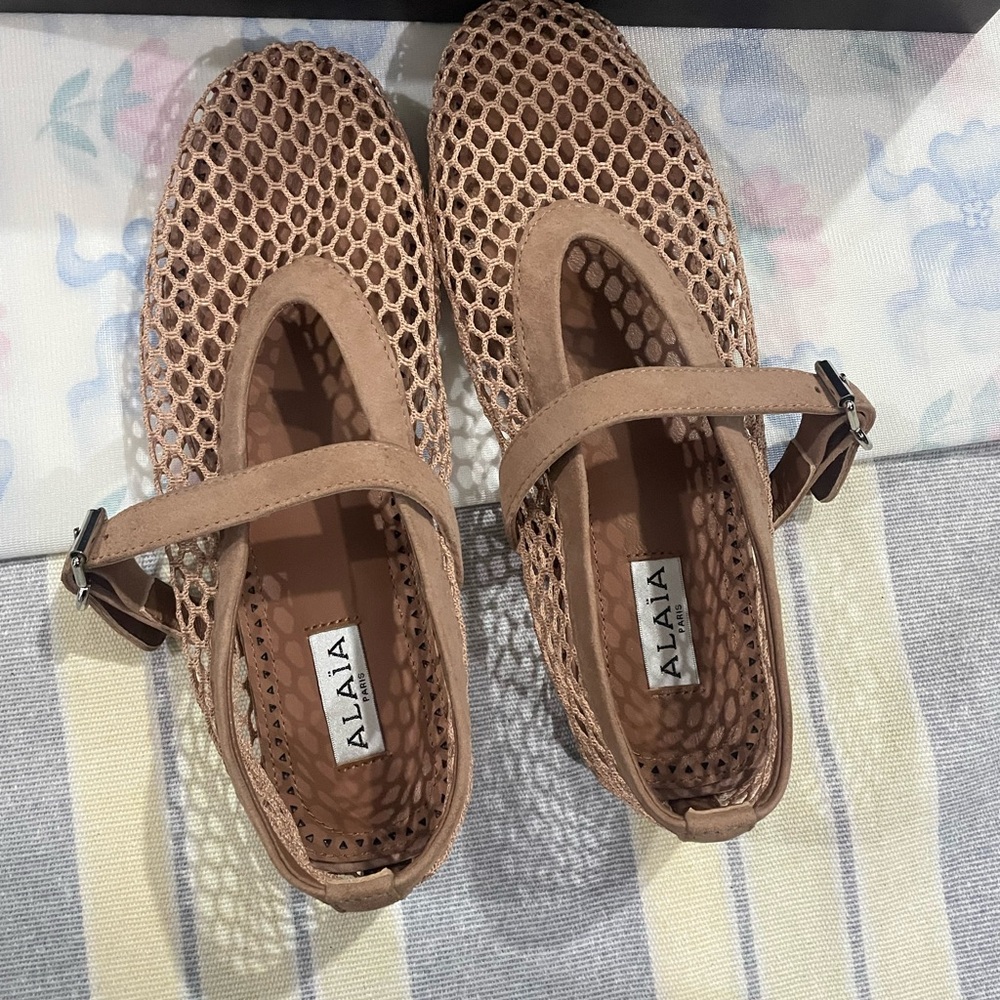 Alaïa Beige Mesh Mary Jane Flats with Ankle Strap - Picture 8 of 10